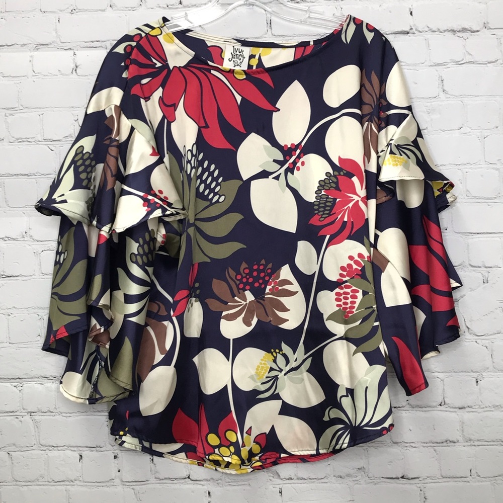 NWT Ivy Jane Medium Flowy Floral Blouse